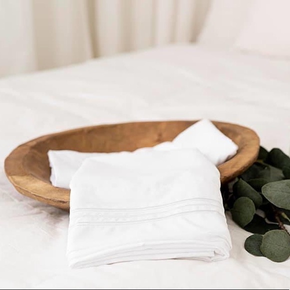 ⭐️SALE⭐️King 6pc White Bedsheets - Picture 2 of 6